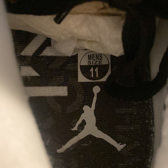 Jordan 4 - Picture 5 of 9